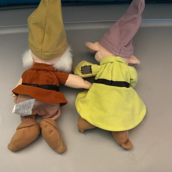 Doc and Dopey Snow White and the 7 dwarfs 7 inch bean bag - Picture 3 of 7